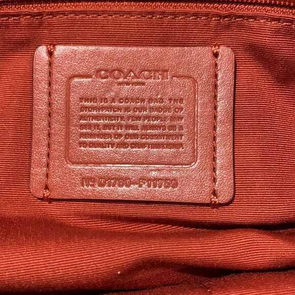 COACH pebbled leather tote embossed snake print accent zip top adjustable strap - Picture 5 of 16